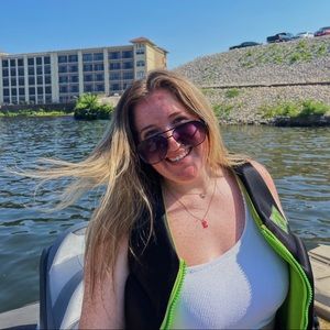 Meet your Posher, Emily